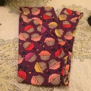 ⭐️SOLD!⭐️LuLaRoe Cupcake Leggings